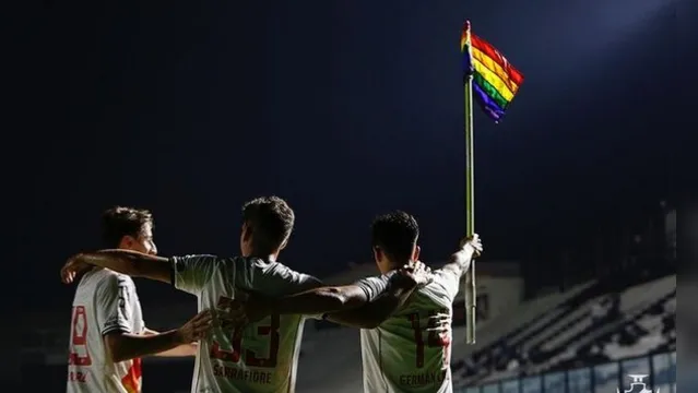 Imagem ilustrativa da notícia Vasco vence e faz manifestação pró LGBTQIA+