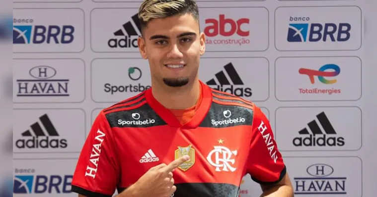 Imagem ilustrativa da notícia Vídeo: Meia brasileiro chega para reforçar o Flamengo