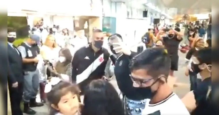 Imagem ilustrativa da notícia Vasco da Gama é recebido com festa no aeroporto de Belém