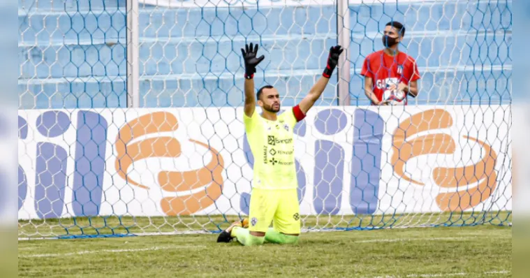 Imagem ilustrativa da notícia Goleiro do Papão projeta jogo com Botafogo e elogia Fonseca