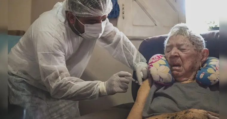 Imagem ilustrativa da notícia Idoso de 104 anos recebe vacina contra a H1N1 em Santarém