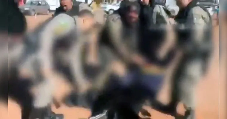 Imagem ilustrativa da notícia Vídeo mostra corpo de Lázaro sendo carregado por policiais