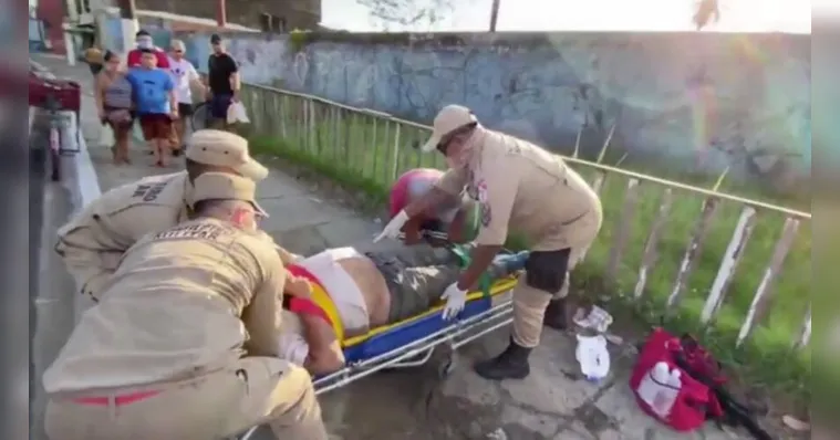 Imagem ilustrativa da notícia Idoso passa mal na Almirante e é resgatado. Veja o vídeo