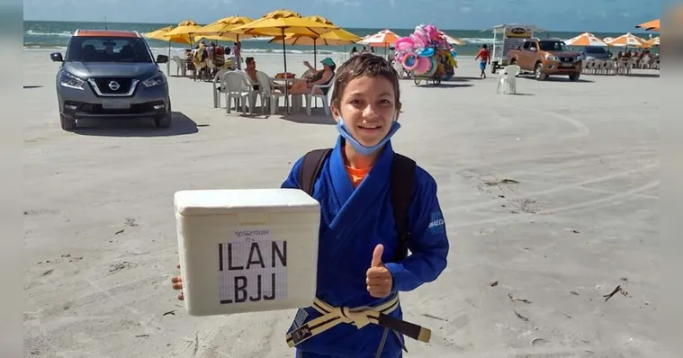Imagem ilustrativa da notícia Lutador de 10 anos vende chocolate em Salinas para competir