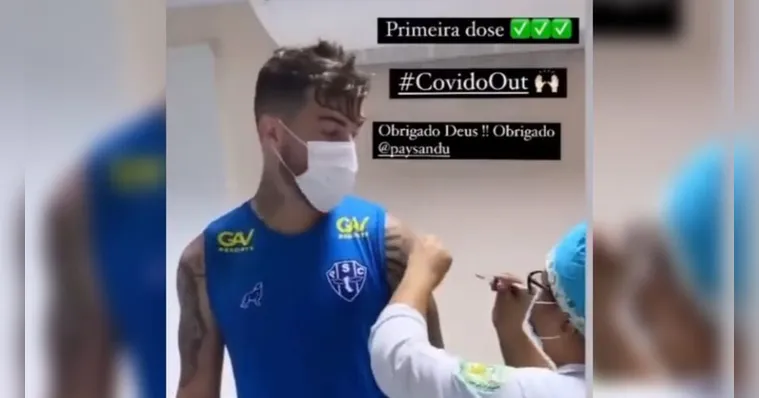 Imagem ilustrativa da notícia Jogadores do Paysandu recebem vacina e volante viraliza