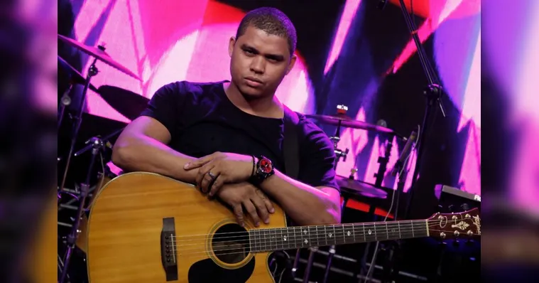 Imagem ilustrativa da notícia Cantor Carlos Reis lança single "Ondas"; ouça aqui!
