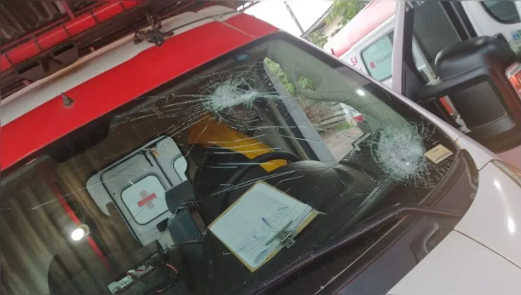 Imagem ilustrativa da notícia Homem tem surto psicótico e apedreja ambulância no Pará 