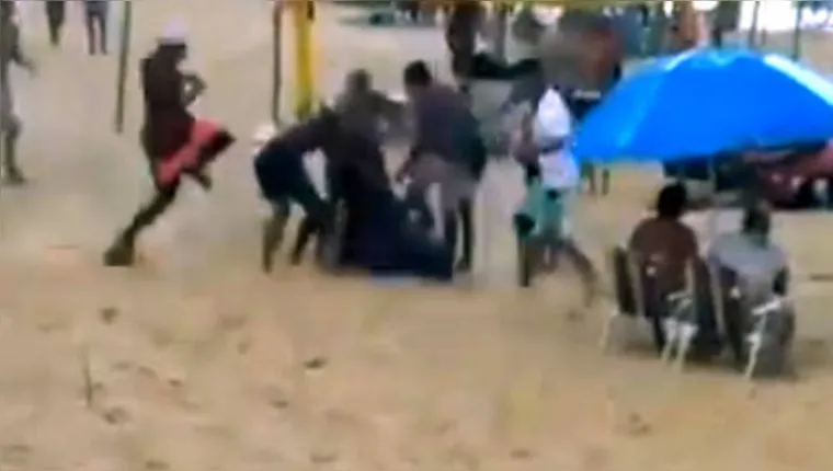 Imagem ilustrativa da notícia Vídeo: jovens se dão mal após arrastão em Mosqueiro