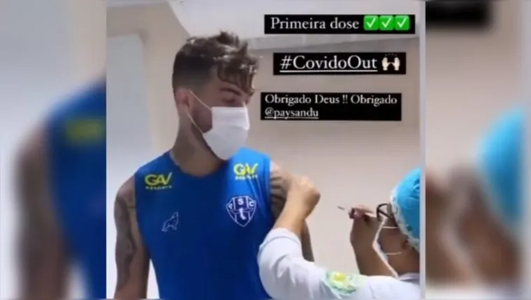 Imagem ilustrativa da notícia Jogadores do Paysandu recebem vacina e volante viraliza