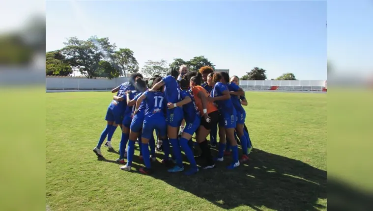 Imagem ilustrativa da notícia Futebol feminino da Esmac recebe cota do governo do Estado
