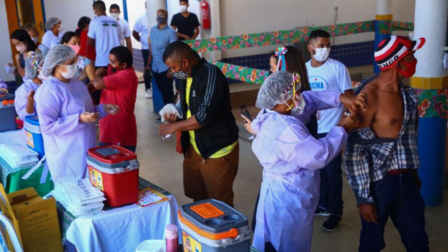 São Luis já vacina grupos de combate a covid-19 com a terceira dose São Luis já vacina grupos de combate a covid-19 com a terceira dose