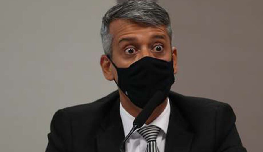 Em depoimento à CPI nesta quarta-feira (7), o ex-diretor de Logística do Ministério da Saúde Roberto Dias afirmou aos senadores que encontrou Dominghetti por acaso Em depoimento à CPI nesta quarta-feira (7), o ex-diretor de Logística do Ministério da Saúde Roberto Dias afirmou aos senadores que encontrou Dominghetti por acaso