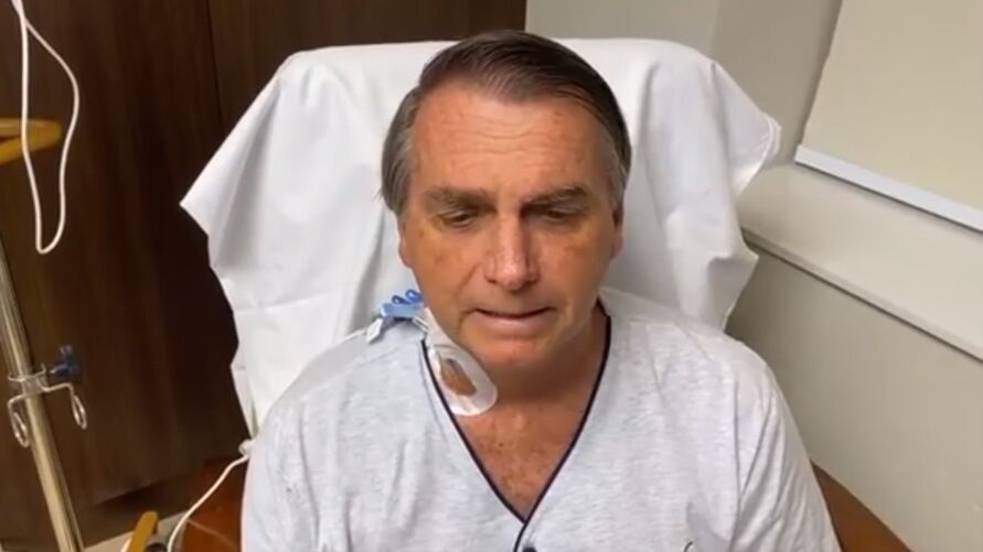 O presidente Jair Bolsonaro está internado há quatro dias  com um quadro de obstrução intestinal.