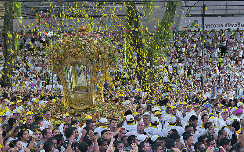 Maior festa religiosa do Brasil, o Círio reúne cerca de 2 milhões de pessoas na principal procissão