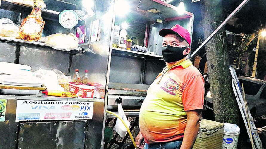 Raimundo Newton gasta R$ 400 de gás por mês. Raimundo Newton gasta R$ 400 de gás por mês.