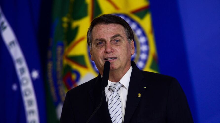 Imagem ilustrativa da notícia: Bolsonaro alimenta crise e exclui STF: "somos dois poderes"