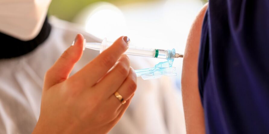 Imagem ilustrativa da notícia: Coronavírus: vacina e lockdown podem conter a variante Gama