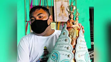 Jairo diz que a imagem usada nas novenas é dele e que pretende continuar fazendo as peregrinações. Abaixo, página do DIÁRIO reportando a peregrinação realizada no terreiro de candomblé 
