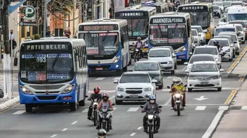 As mudanças nas rotas dos ônibus deverão ocorrer até o final da manifestação.