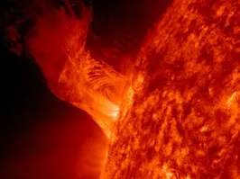 Ejeção de massa coronal impactará a Terra na próxima segunda-feira