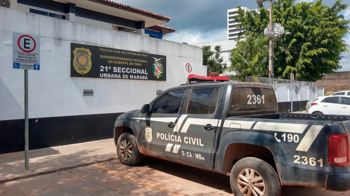 Homem levanta dedo do meio para PM e o chama de 