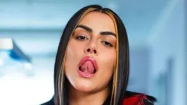 Cleo Pires surgiu ousadíssima e chamou a atenção dos internautas.