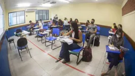 Podem se inscrever estudantes com renda familiar mensal bruta per capita seja de até um salário-mínimo 