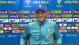O atacante do Leeds United está confirmado no ataque.