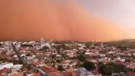 O fenômeno foi registrado por moradores