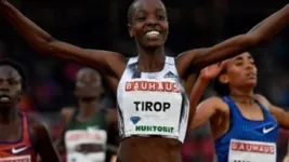 Imagem ilustrativa da notícia Família de atleta olímpica assassinada faz ritual