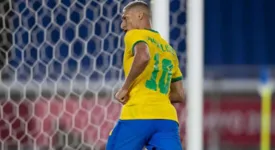 Atacante Richarlison, também conhecido como "pombo", no mundo do futebol.