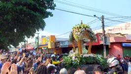 A carreata com a berlinda levando a imagem de Nossa Senhora de Nazaré saiu pouco mais das 8h da manhã deste domingo (17)