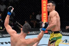 D. Silva nocauteou G. Pirrello no primeiro round no UFC Las Vegas 38. 