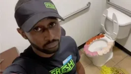 Imagem ilustrativa da notícia VÍDEO: funcionário do Subway põe comida no vaso sanitário