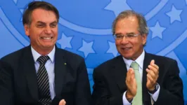  O artigo 5º do Código de Conduta da Alta Administração Federal, proíbe funcionários do alto escalão de manter aplicações financeiras, no Brasil ou no exterior.