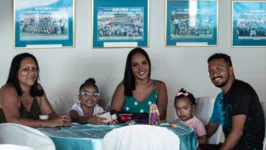Jhonnatan com a família em almoço do Círio
