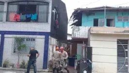 Em análise preliminar, bombeiros disseram que as demais estruturas da casa estão preservadas