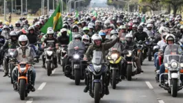 Levantamento mostra que as motociatas do presidente Jair Bolsonaro já custaram ao menos R$ 2,8 milhões aos cofres públicos.