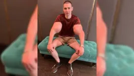 Kirill gosta de exibir os braços em suas redes sociais e também se intitula de "mãos de bazuca".