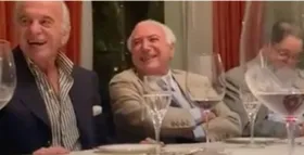 Imagem ilustrativa da notícia Vídeo: Temer ri de imitação de Bolsonaro durante jantar