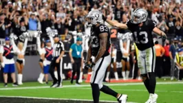 Darren Waller comemora touchdown