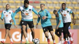 A equipe titular terá Lucas Paquetá, que tem sido destaque no Lyon