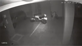 Imagem ilustrativa da notícia Motoqueiro Fantasma? Moto é vista andando sozinha em garagem