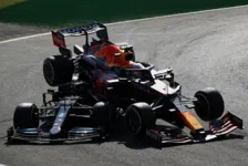 Batida entre Max Verstappen e Lewis Hamilton, ocasionou a saída dos dois no GP de Monza.
