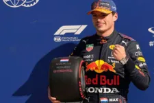 Imagem ilustrativa da notícia Verstappen "voa" e conquista pole do GP da Holanda; assista!