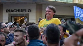 A facada que tirou Bolsonaro dos debates eleitorais de 2018 e comoveu o país: o candidato venceu o pleito contra Fernando Haddad (PT).