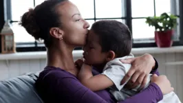 Mães criam filhos sem presença física e financeira do pai