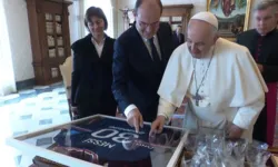 Depois de conhecer o papa, Castex visitou a Capela Sistina e a Basílica de São Pedro.

