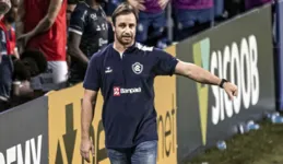 Técnico Felipe Conceição, de 42 anos, chegou ao estádio Baenão no início do mês junho e, em 18 jogos pelo Leão, acumulou 9 vitórias, 6 derrotas e 3 empates.

