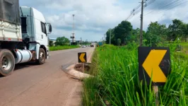 Motoristas reclamam das crateras ao longo da rodovia 